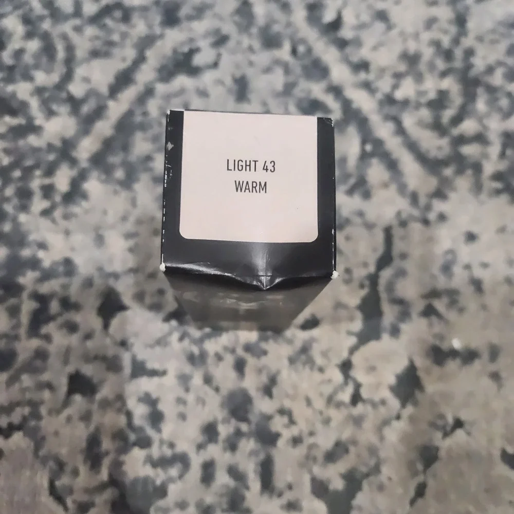 KVD Vegan Beauty Lock-It Foundation Light 43 Warm Full Coverage Matte 1oz NIB